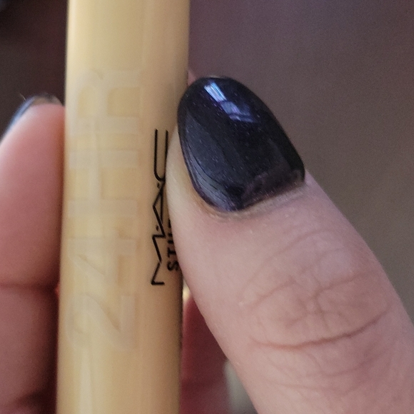 MAC 24 Hour Studio Fix Concealer - Picture 2 of 3